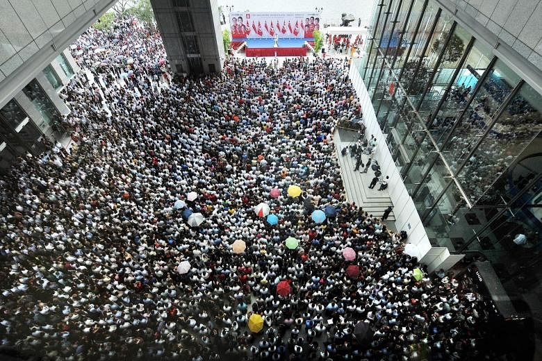 The packed square beside UOB Plaza during Singapore Democratic Party's lunchtime rally on the last day of campaigning in GE2011.