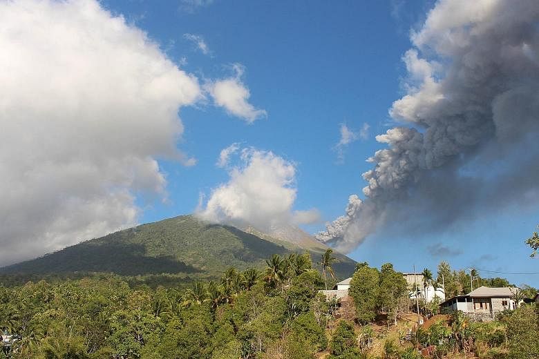 Mount Gamalama spewing volcanic ash on the eastern Indonesian island of Ternate, North Maluku province, yesterday. The ash cloud from the erupting volcano reached a height of 1,000m, disrupting services at the Sultan Babullah airport for about 21/2 h