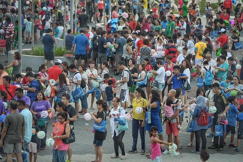 Nearly 10,000 lantern-toting people walked 1.6km at the Singapore Sports Hub on Saturday to raise funds for the Association for Persons with Special Needs (APSN) and to try to break the Guinness World Record for the largest lantern parade. However, t