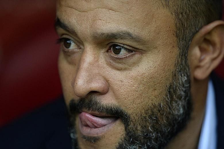 Valencia coach Nuno Santo is being blamed for the team's woes just a month into the season.