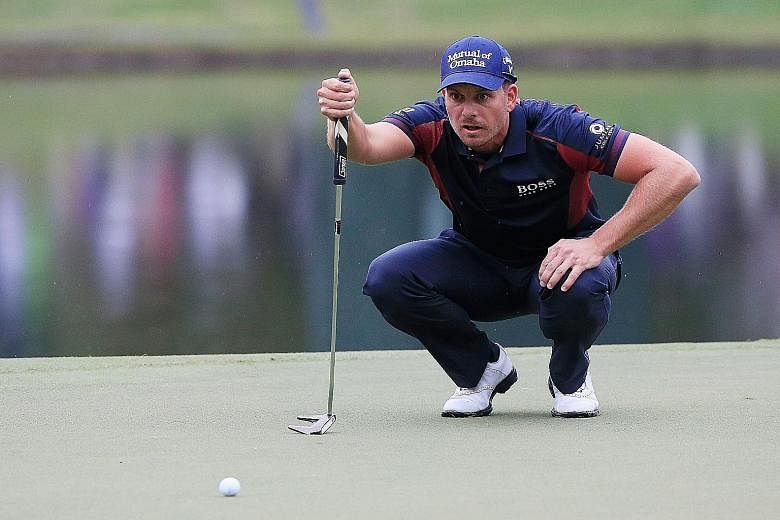 Henrik Stenson lining up a putt on the 17th green during the first round of the Tour Championship. The Swede has yet to win any tournaments this season.