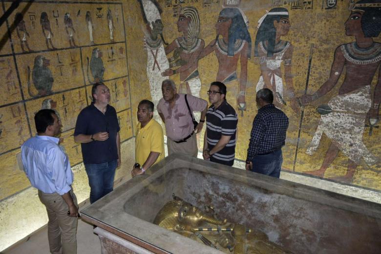 Nicholas Reeves British archaeologist Nicholas Reeves aims to pinpoint Queen Nefertiti ...