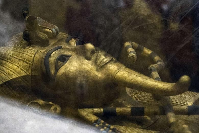 Egypts Lost Queen Nefertiti May Lie Concealed In King Tuts Tomb The Straits Times 