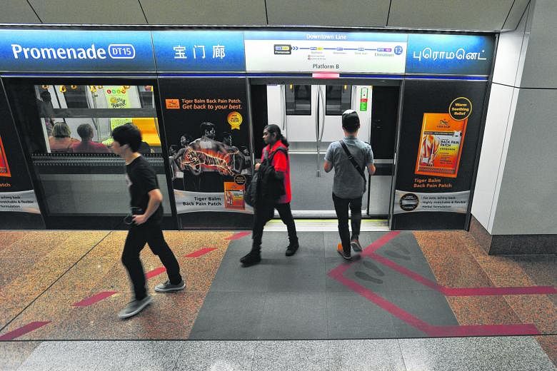 These queue lines on the platforms of the Downtown Line's Promenade (above) and Telok Ayer MRT stations are being replaced by the more conventional funnel design (below) used at the other four Downtown Line 1 stations. The new queue markings on the C