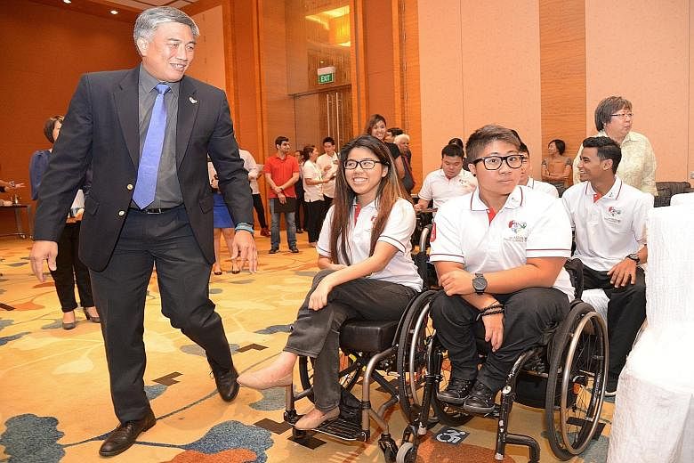 Singapore Asean Para Games Organising Committee chairman Lim Teck Yin (left) with athletes (from right) Muhammad Mubarak, Theresa Goh, Jason Chee (background) and Yip Pin Xiu at an event in August last year. While public trains will be the preferred 