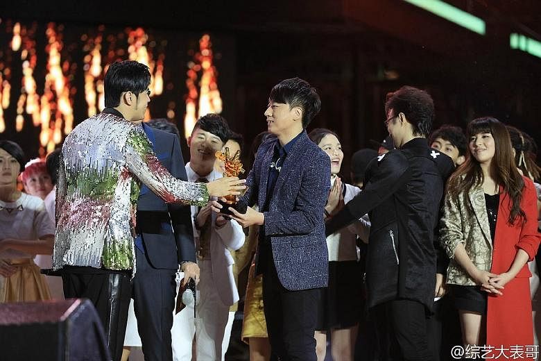 Jay Chou congratulating Na Ying's protege, Zhang Lei, who won The Voice Of China.