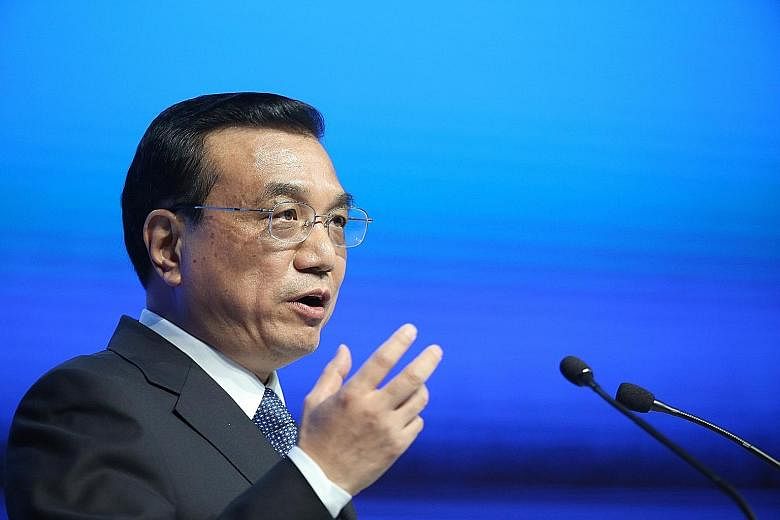 Chinese Premier Li Keqiang will visit Seoul on Saturday and attend the trilateral summit during his visit. The meeting will be a significant step in mending ties between the neighbours.