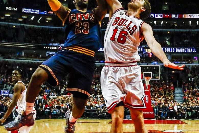 Chicago Bulls beat Cleveland Cavaliers as LeBron James has late shot  blocked on NBA opening night, The Independent