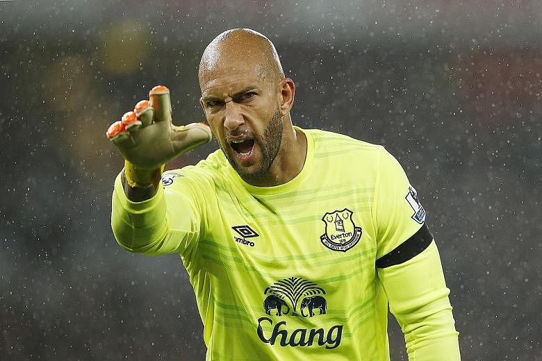 Tim Howard has not been in good form lately but Everton manager Roberto Martinez says the American goalie still brings experience.