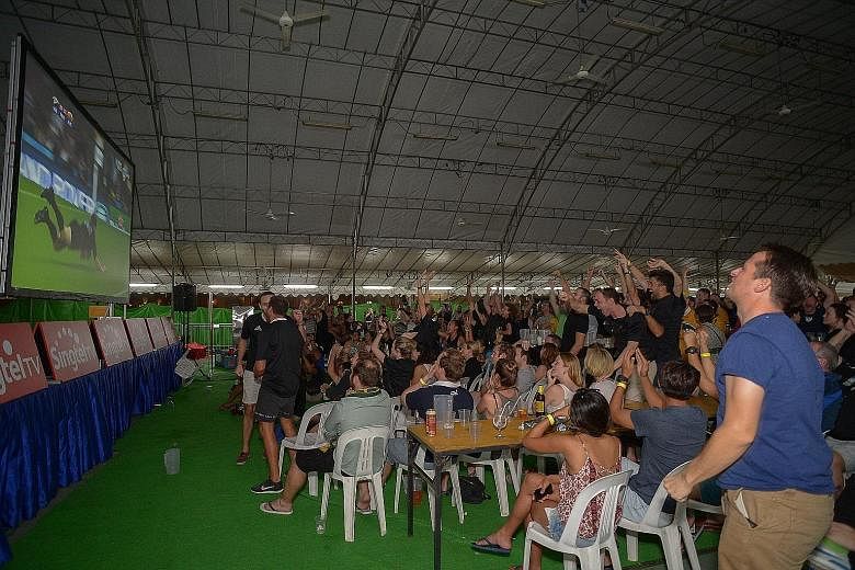 Live action as Beauden Barrett scores the last try for New Zealand. After catching Saturday's action at the Singapore Cricket Club International Rugby Sevens, more than 500 fans stayed on to watch the late-night action from Twickenham.