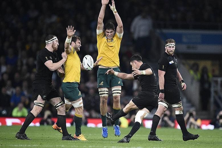 New Zealand fly-half Dan Carter scores a crucial drop goal after Australia pulled to within four points when Ben Smith was sin-binned.