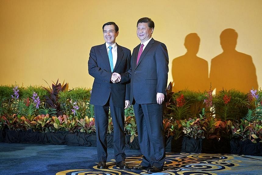 The meeting between Chinese President Xi Jinping (right in pictures) and Taiwanese President Ma Ying-jeou has great significance in the long-term political integration of mainland China and Taiwan, say some analysts.