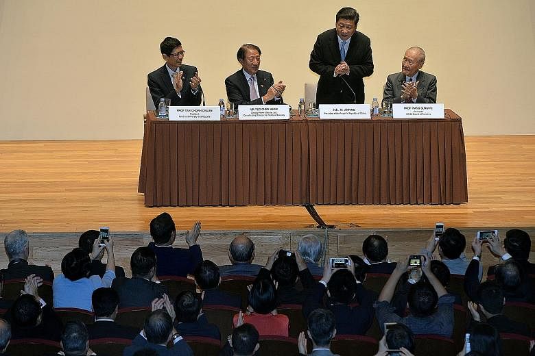 President Xi Jinping thanking the audience after his speech at NUS. With him are (from left) NUS president Tan Chor Chuan, Deputy Prime Minister Teo Chee Hean and Iseas-Yusof Ishak Institute board of trustees chairman Wang Gungwu. The lecture was att