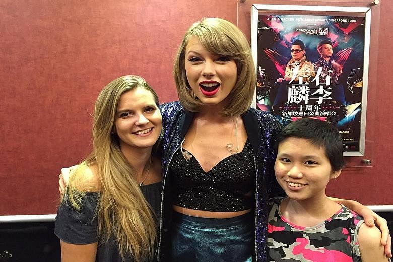 Pop star Taylor Swift (centre) with her fans Dominique Schell (right) and Michelle Liew (far right).