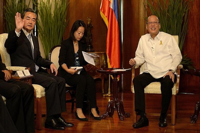 Chinese Foreign Minister Wang Yi (far left) making a courtesy call on Philippine President Benigno Aquino (at right) in Manila yesterday.