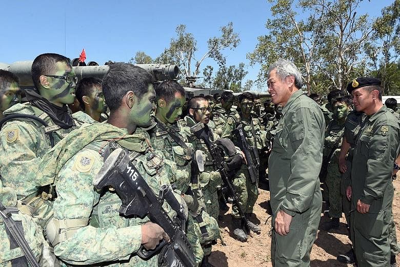 Defence Minister Ng Eng Hen interacting with Exercise Wallaby 2015 participants. The exercise is the Singapore Armed Forces' largest overseas drill held in the Australian state of Queensland.