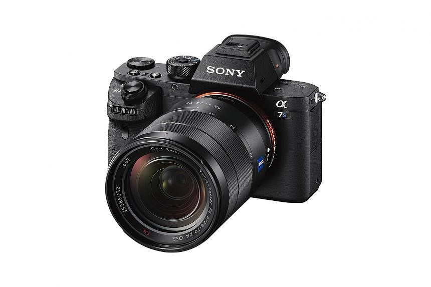 The &#97;7S II is fast when starting up and shutting down, taking only 1.2sec for each function.