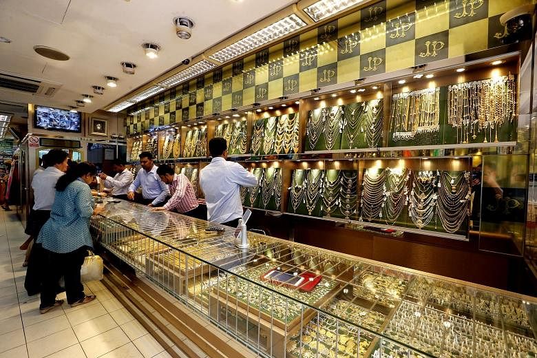 Some jewellers said there has been no influx of customers since Thursday's price drop, with the possible reasons being that prices of gold have been going down since mid-October and a larger drop in gold prices of more than 6 per cent had already tak