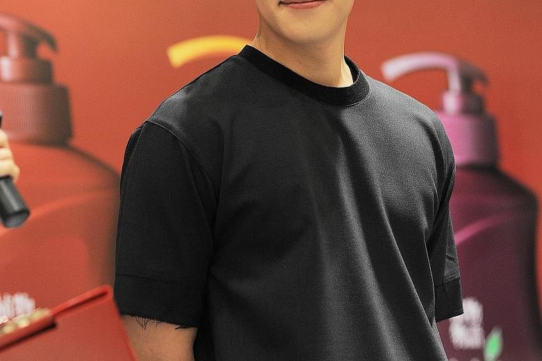 Ji Chang Wook will be starring in a new Korean-Chinese production, My Male God.