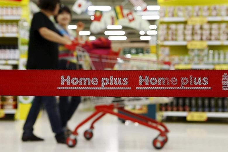 In one of the biggest mergers and acquisitions of this year, Temasek Holdings acquired South Korean retail chain Homeplus Tesco for US$6.1 billion (S$8.5 billion).