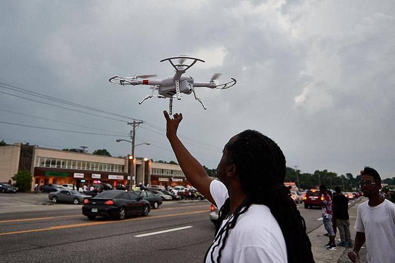 Drone enthusiasts in the US say the Federal Aviation Administration - which is planning to regulate the fast-growing commercial sector - is sensationalising the issue.
