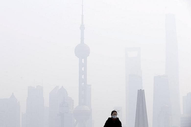Smog in Chinese metropolis Shanghai hit its highest level since January yesterday. The rise in air pollution prompted schools to ban outdoor activities, and the authorities to limit work at construction sites and factories, as polluted air spread aro