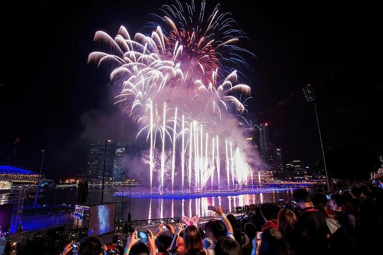Live it up this New Year's Eve at Mediacorp's Celebrate 2016 countdown party at The Float @ Marina Bay.