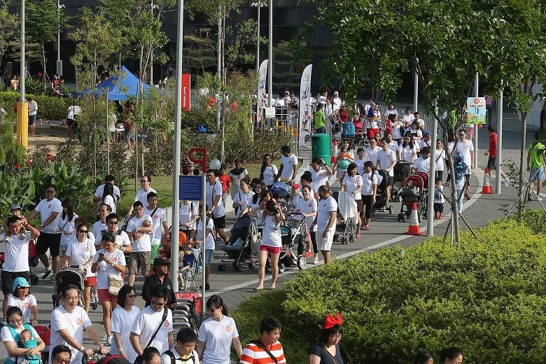 About 1,500 participants with 287 baby strollers set a new Singapore record for the largest mass stroller walk, after completing a 1.5km route around the Singapore Sports Hub at the inaugural National Play Day carnival yesterday. The one-day event wa
