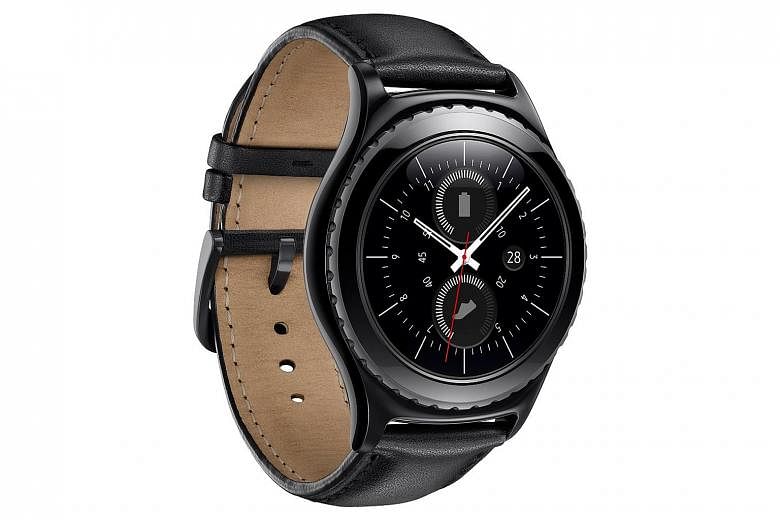 The highlight of the watch is its rotating ceramic bezel. By turning it, you can scroll through the watch options offered by Samsung's Tizen OS.
