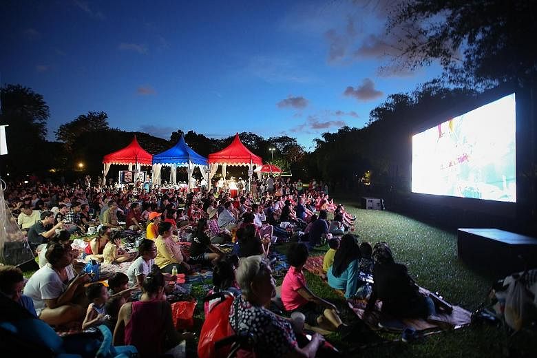 Tanjong Pagar GRC and Radin Mas SMC rounded off the nation's jubilee year with a family event yesterday - a movie screening for more than 1,000 people at the Singapore Botanic Gardens' Eco Lake.