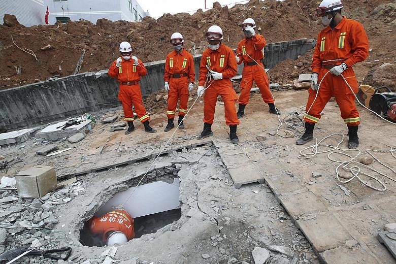 Cracked walls and pavements at the Shandong gypsum mine that caved in on Friday, killing one person and trapping 17. Rescue workers trying to reach survivors yesterday after having drilled a hole through the debris at the Shenzhen industrial park. Mo