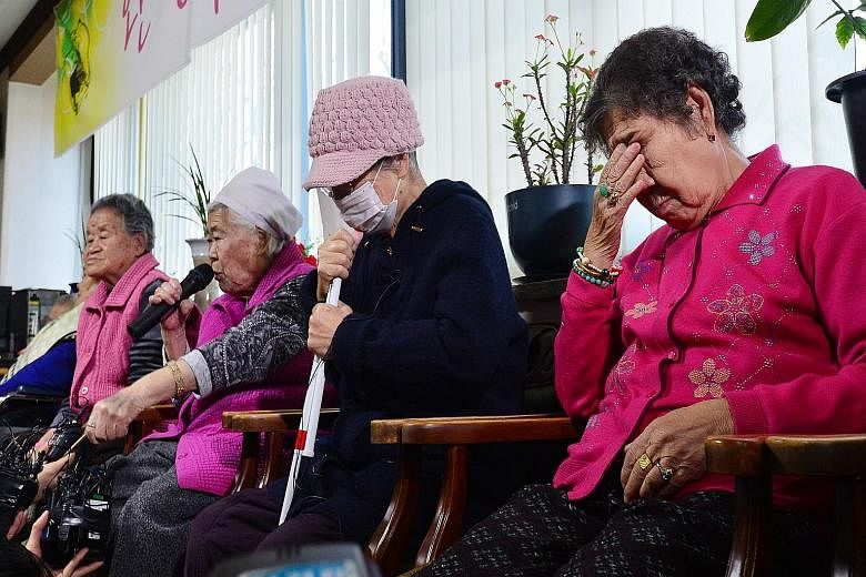 Former South Korean "comfort woman" Lee Ok Sun speaking during a news conference at a special shelter for former wartime sex slaves in Gwangju, South Korea, yesterday. There were mixed reactions among the women to the agreement between the two govern