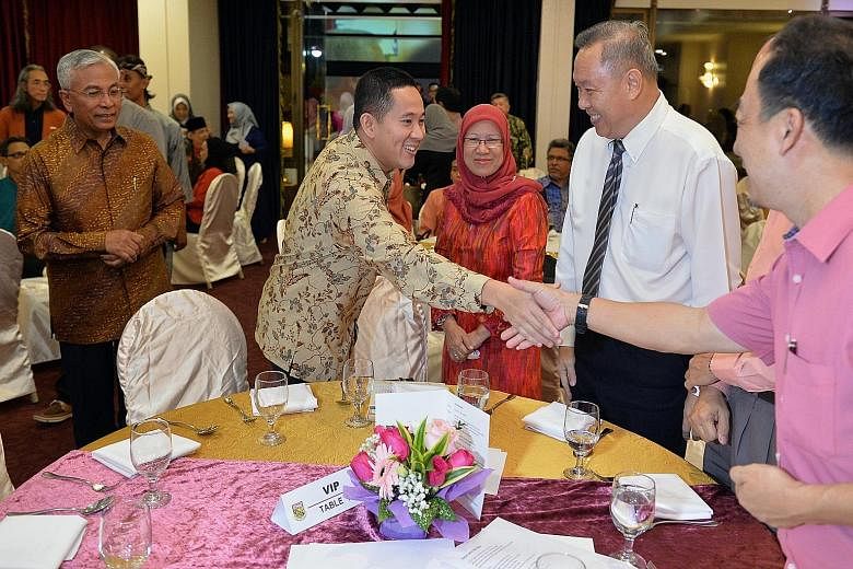 Former senior parliamentary secretary for manpower and education Hawazi Daipi (left) was among more than 200 former students of Telok Kurau Secondary School and guests who met last night for an SG50 dinner. Mr Amrin Amin (second from left), Parliamen