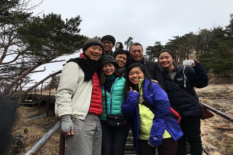 PM Lee Hsien Loong posing for a photo with a Singaporean family he met at Mount Seorak National Park while he was on vacation in South Korea earlier this month. This marks Mr Lee's first personal trip to South Korea, after several official visits.