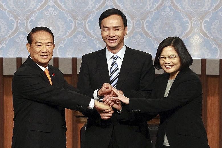 Presidential candidates (from left) James Soong of the People First Party, Eric Chu of the Kuomintang and Tsai Ing-wen of the Democratic Progressive Party before a televised debate in Taipei last Sunday.