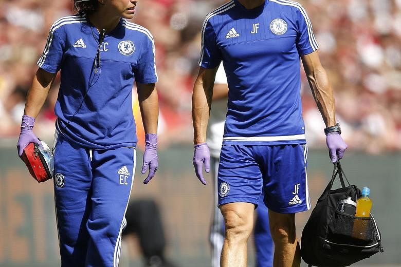 Chelsea players supportive of Eva Carneiro have refrained from making personal contact because of contractual obligations to the club.