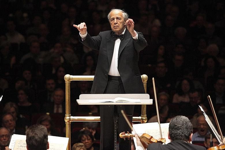 Pierre Boulez conducting the Vienna Philharmonic Orchestra at Carnegie Hall in New York in 2010.