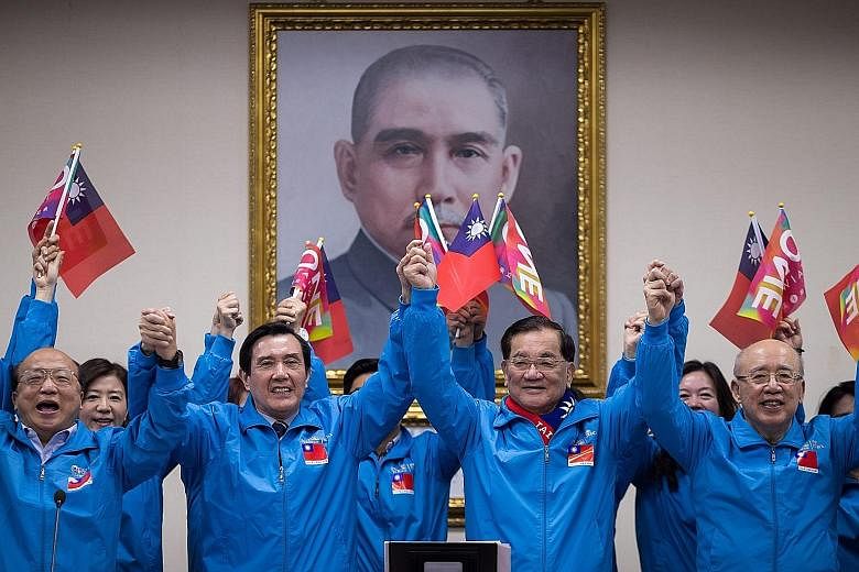 Heavyweights from the ruling Kuomintang party, including (from left) vice-chairman Jason Hu, Taiwan President Ma Ying-jeou and honorary KMT chairmen Lien Chan and Wu Po-hsiung, went all out to make a final push on the penultimate day of the election 