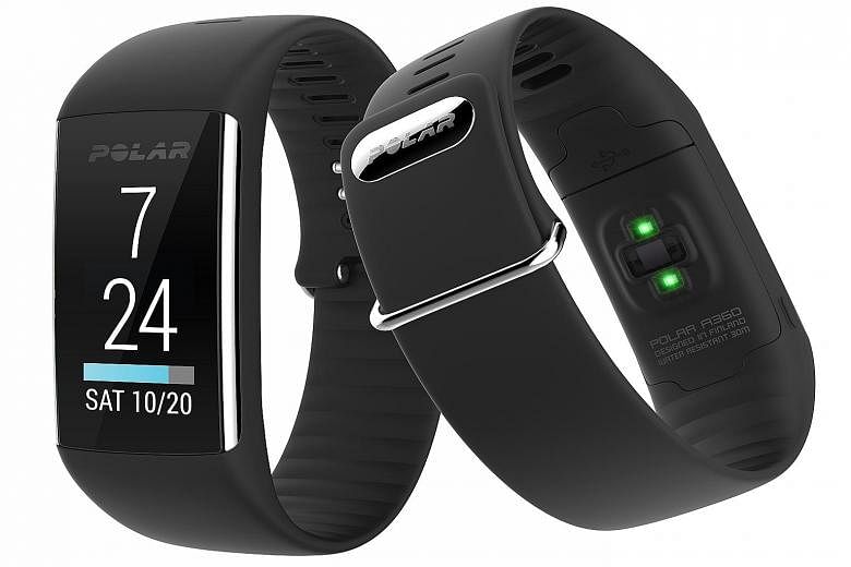 The Polar A360 has only one button, on the left of the wristband. This small, all-purpose button is used to trigger features like wake, power and back.