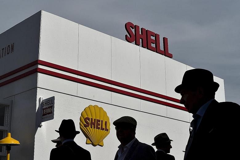 Crude's collapse below US$30 a barrel has driven down Shell's market valueto the lowest in almost seven years.