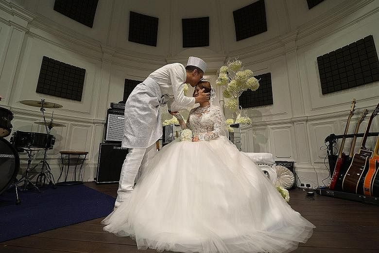 The third winner of Singapore Idol, Sezairi, solemnised his marriage to girlfriend Syaza at a closed-door event for 150 guests at the Timbre Music Academy. The singer had proposed on the set of local historical movie 1965, in which he made his acting