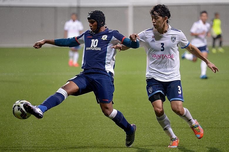 Tampines Rovers striker Fazrul Nawaz (left) in action for former club Warriors FC in last season's S-League. He will be looking to get off the mark tonight when Tampines take on Indian side Mohun Bagan in Kolkata for a place in the next qualifying ro