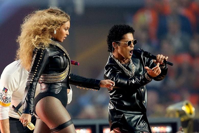 Beyoncé Channels Michael Jackson for the Super Bowl 50 Halftime Show