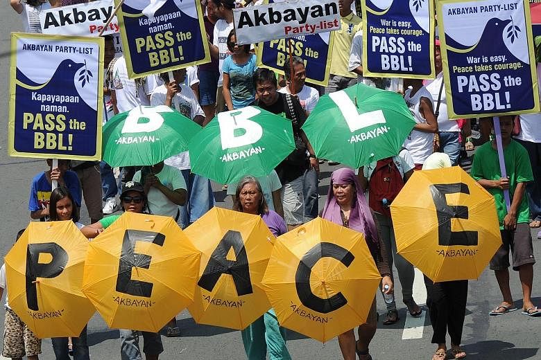 Filipinos showing their support for the peace accord between the government and the Moro Islamic liberation Front as they marched towards the Congress building in Manila in May last year. Lawmakers have failed to approve the proposed Bangsamoro Basic