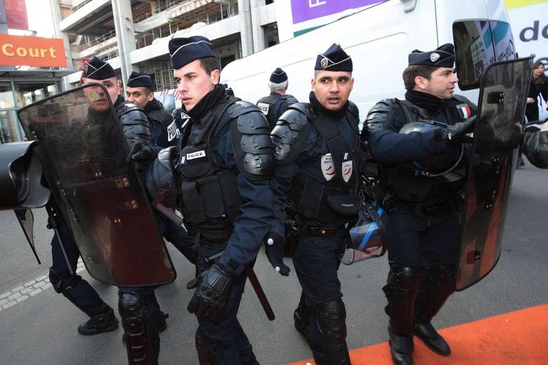 Paris police to be equipped with assault rifles | The Straits Times