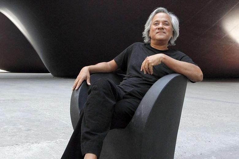 Anish Kapoor's monopoly on black pigment angers artists