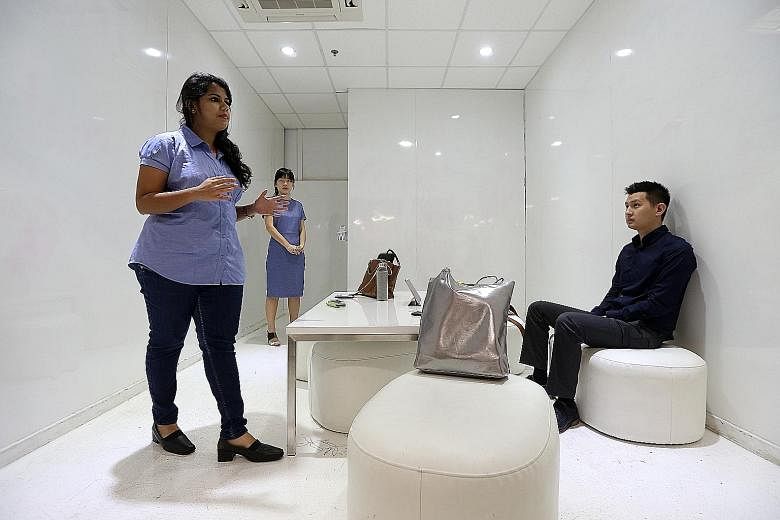 SMU-X courses are run at the old MPH building in Stamford Road, which has specially-designed facilities. Students can rehearse a business pitch in the White Room (above), where they can scribble on the walls, floors and even the table during brainstorming