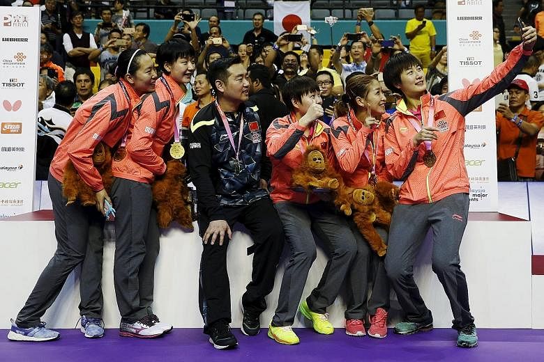 The Chinese women's team, with coach Kong Linghui, posing for a wefie with their winners' medals after their 11th crown in 12 championships.