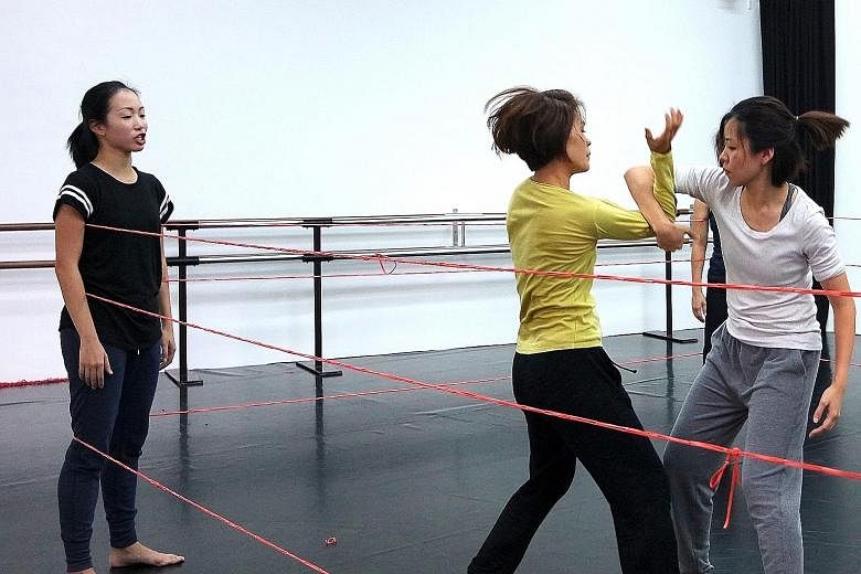 Rubber bands are used to transform a space into a boxing ring in Singaporean choreographer Jo-anne Lee's Bound.