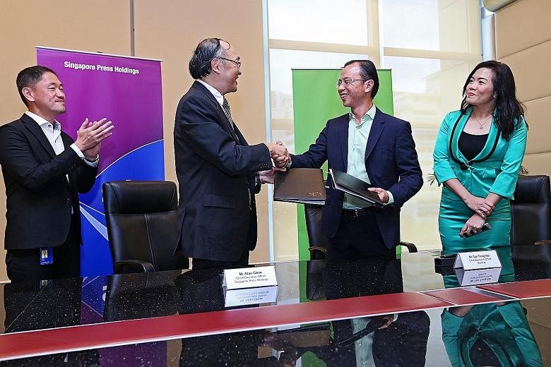 SPH chief executive Alan Chan (left) and StarHub chief executive Tan Tong Hai at yesterday's signing of the memorandum of understanding, under which both firms will tap opportunities in the converged media space.